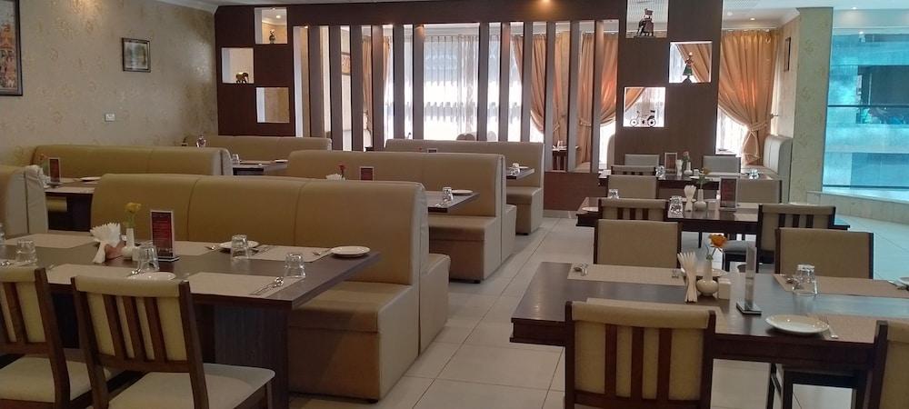 The Castle Premium Hotel Doha Exterior photo